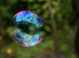 Reflection_in_a_soap_bubble_edit